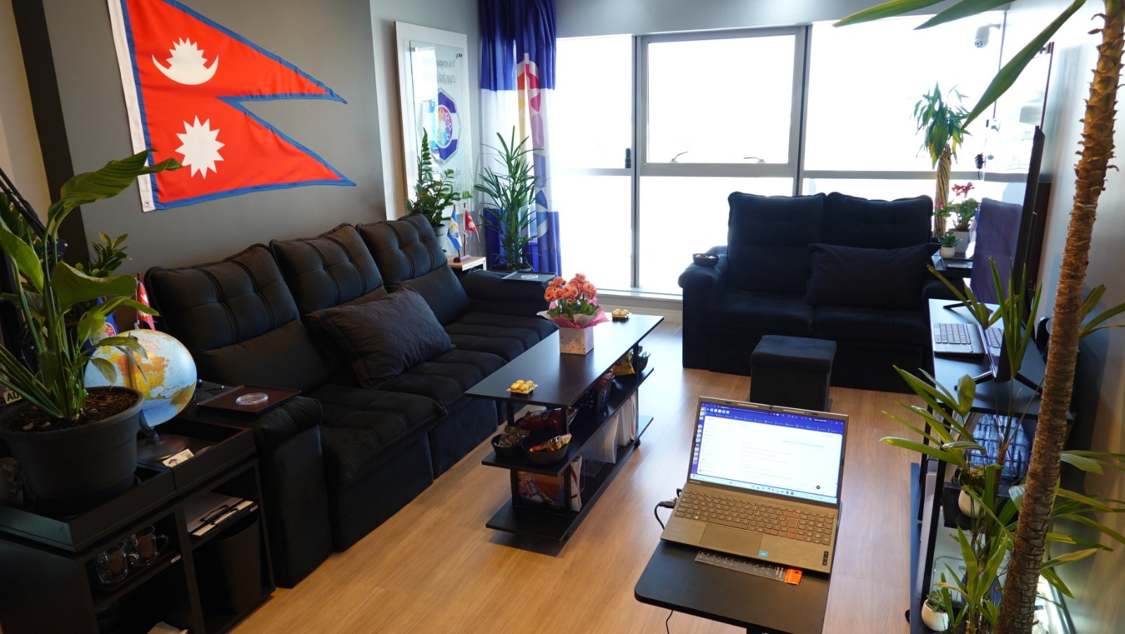 The reception area of the Embassy of Autistan in Brasília, prepared for the visit.
