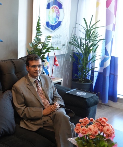 The Ambassador listening to the presentation on autism, accessibility and the possible relevance of this approach for Nepal.
