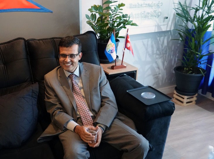 A moment during the visit to the Embassy of Autistan in Brasília.